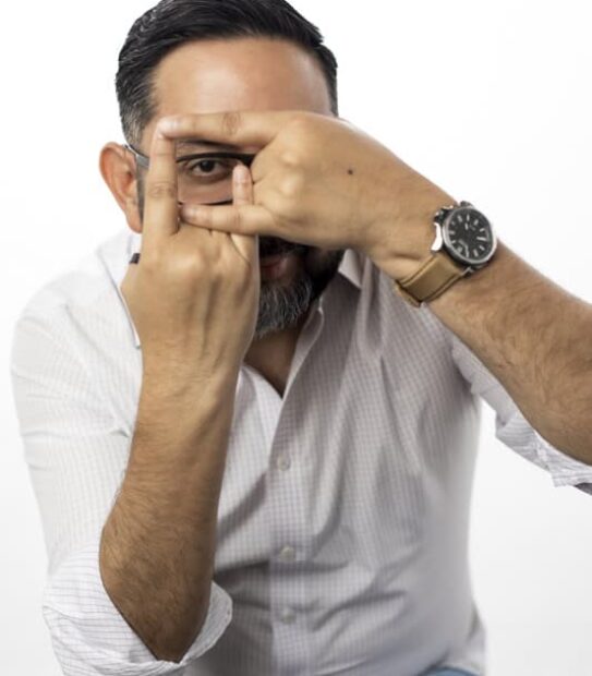 Deaf photographer 